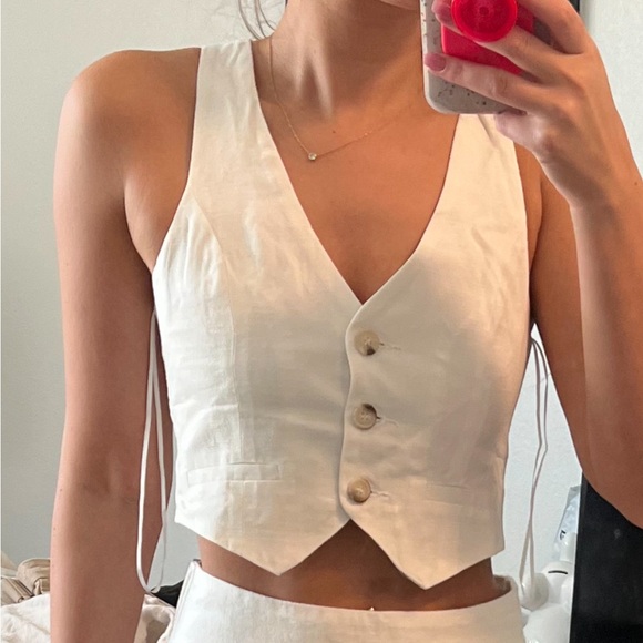 Size small white linen crop button up vest - Picture 1 of 8